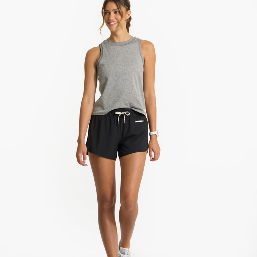 Vuori Clementine 4” short 2.0 size small